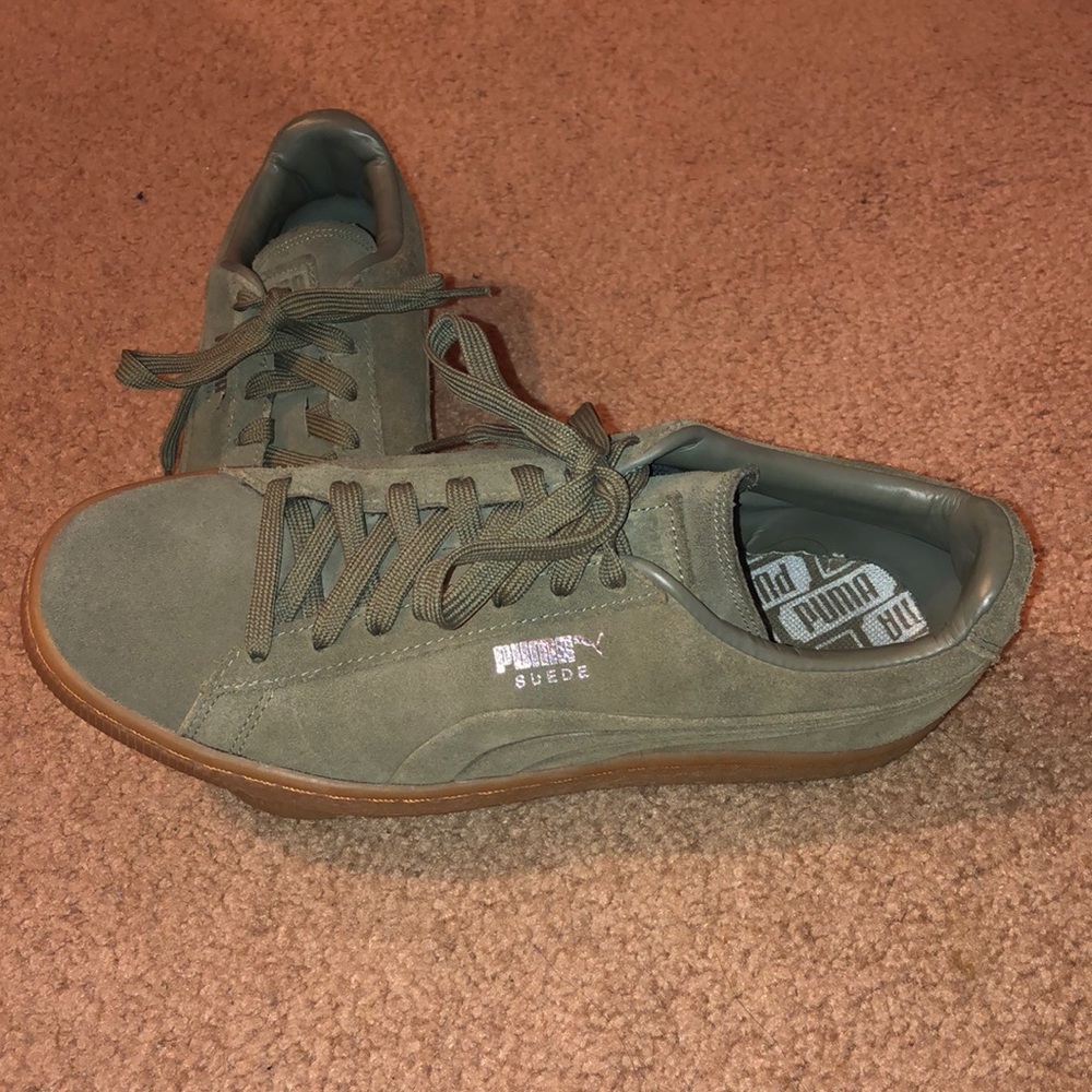 Olive green puma suede!